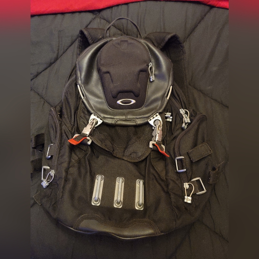 Oakley bathroom sink backpack